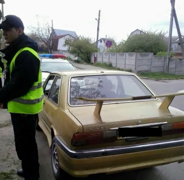 Протягом вихідних хмельницькі патрульні виявили два підозрілі транспортні засоби — фото 1