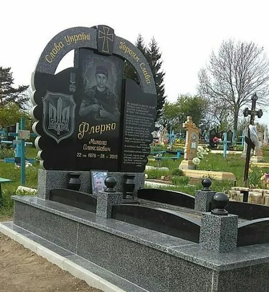 На Хмельниччині встановили пам'ятник на честь полеглого в АТО Миколи Флерка, з позивним «Танчик» — фото 1