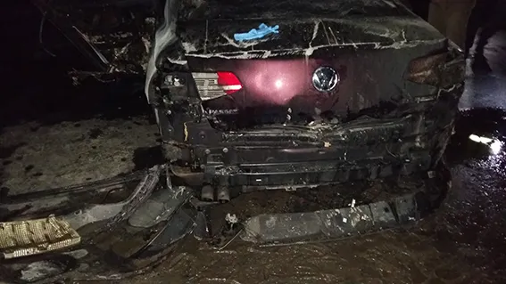 У Хмельницькому автівка злетіла з дороги та загорілась: водій та пасажир загинули на місці — фото 6