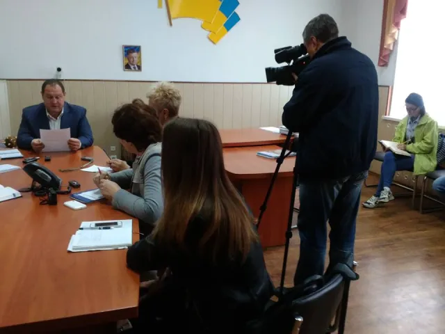 У Кам'янці-Подільському невідомий із шилом нападав на жінок. Наразі відомо про 11 жертв. З'явилось відео затримання — фото 6
