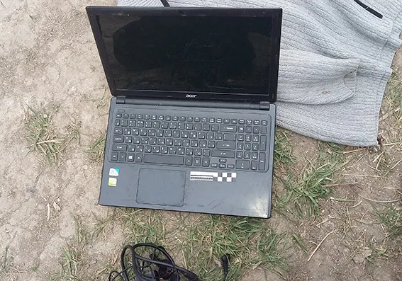 На Хмельниччині п'яний чоловік вкрав у односельчанки ноутбук, поки та була у сусідки — фото 4