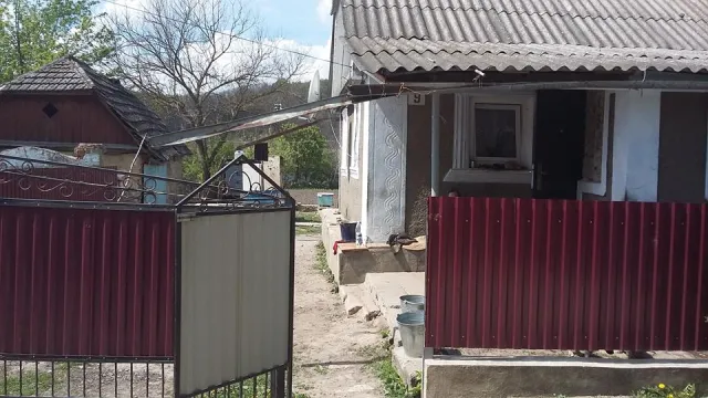 На Хмельниччині п'яний чоловік вкрав у односельчанки ноутбук, поки та була у сусідки — фото 1