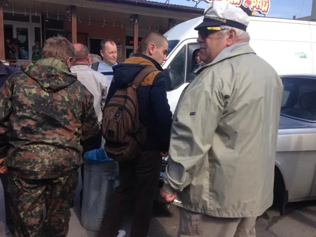 Щоб врятувати пасовища, селяни перекрили дорогу державного значення — фото 4