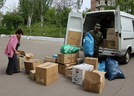 Правоохоронці доправили в зону АТО писанки та пасочки своїм колегам, а також майже 4 тонни речей для місцевих дітлахів — фото 4