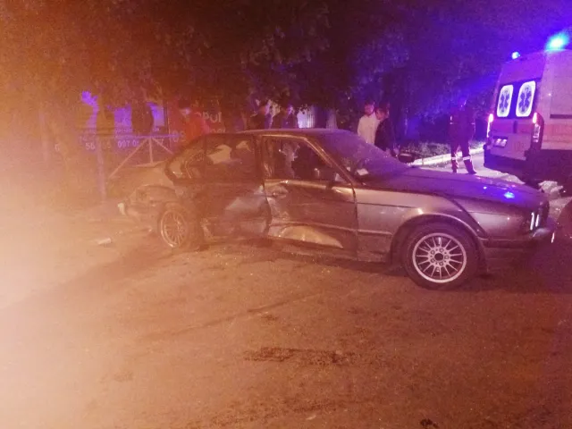 У Хмельницькому сталася аварія за участю автомобіля ДСО та "BMW" — фото 2