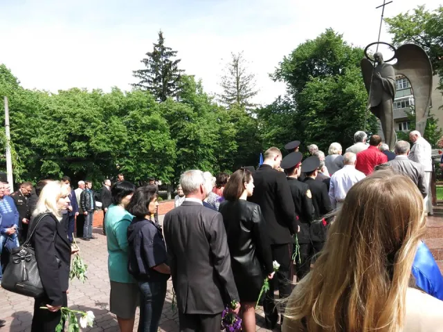 В місті вшанували жертв політичних репресій — фото 2