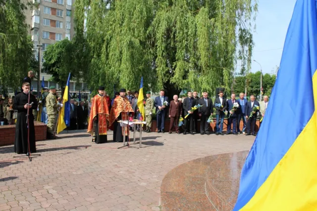 В місті вшанували жертв політичних репресій — фото 3