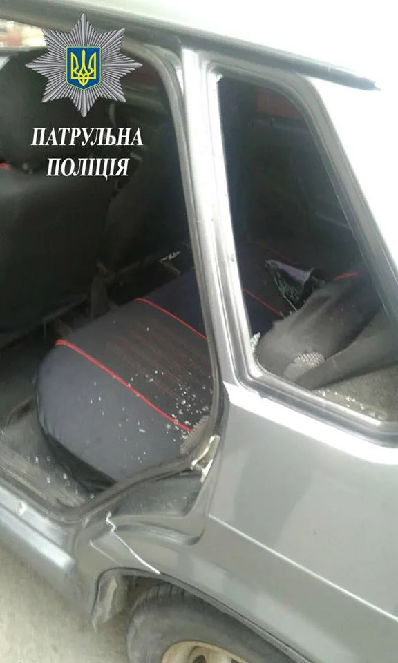 За ніч, в одному з мікрорайонів міста обікрали три автомобілі — фото 1