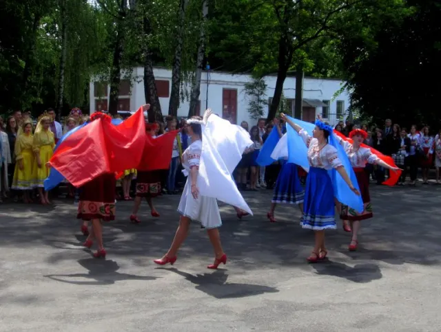 В Хмельницькій гуманітарно-педагогічній академії урочисто відкрили новий спортивний майданчик — фото 2