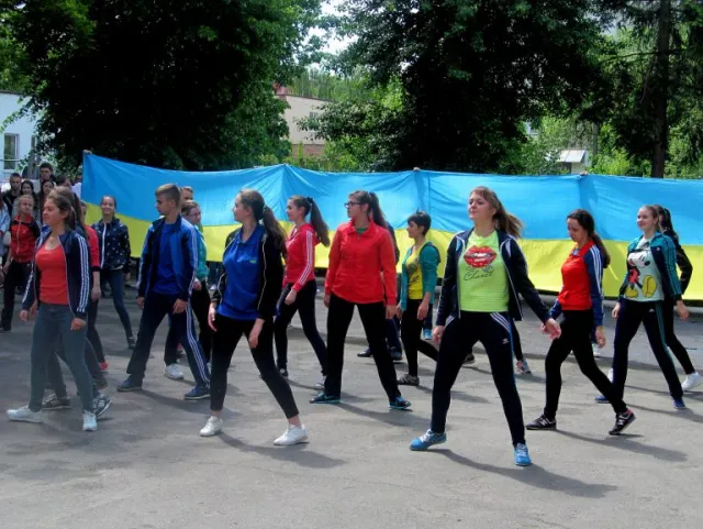 В Хмельницькій гуманітарно-педагогічній академії урочисто відкрили новий спортивний майданчик — фото 4