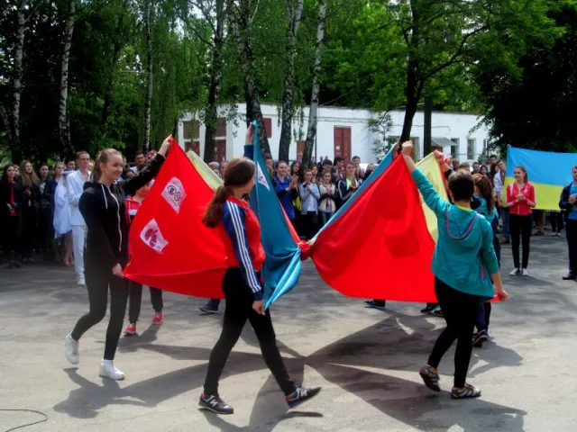 В Хмельницькій гуманітарно-педагогічній академії урочисто відкрили новий спортивний майданчик — фото 5