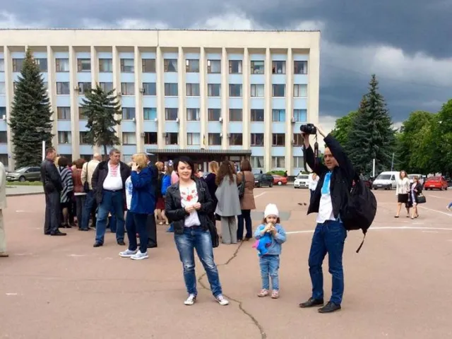 У Хмельницькому створили рекордно велику вишиванку — фото 4