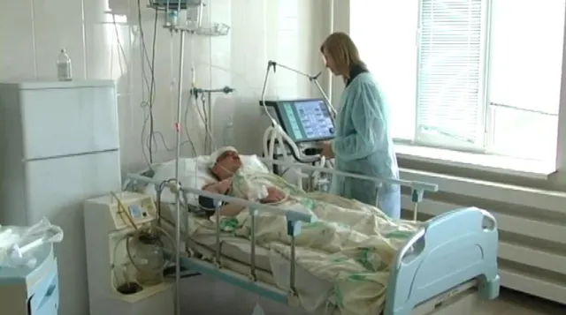 Зловмисник накинувся з ножем на охоронця нічного клубу — фото 2