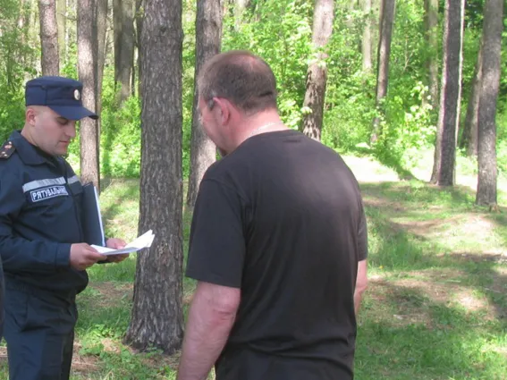 В Нетішині рятувальники інформують населення про правила безпеки перебування у лісі — фото 1