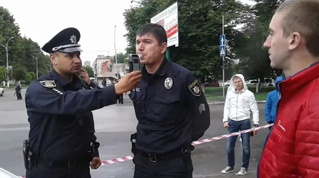 На Хмельниччині автомобіль патрульної поліції їхав на виклик та зіткнувся ще з чотирма автівками — фото 7