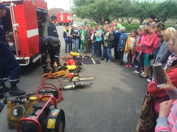На День відкритих дверей до рятувальників завітали школярі — фото 2