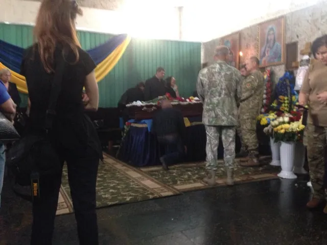 У Хмельницькому попрощалися із загиблим військовим Андрієм Жуком, комбатом з позивним «Мауглі» — фото 2