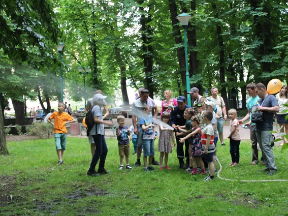 Діти відвідали «Місто професій» та спробували себе в ролі працівників майже 60 спеціальностей — фото 7