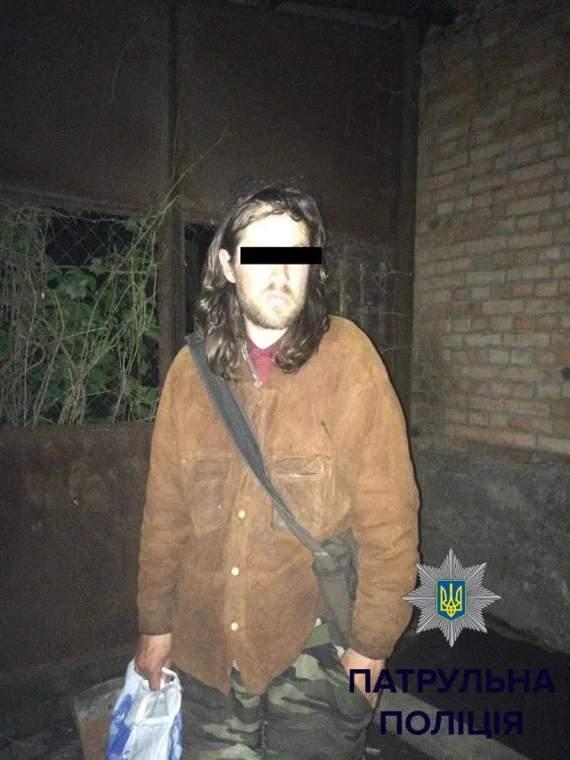 Патрульні приїхали через порушення тиші, а затримали розшукувану особу — фото 1
