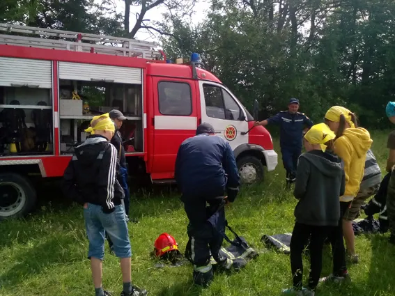 Працівники ДСНС завітали до дитячого табору «Патріот» — фото 1