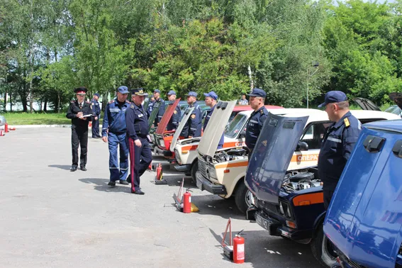 Спеціалізовані автомобілі ДСНС пройшли щорічний технічний контроль — фото 2