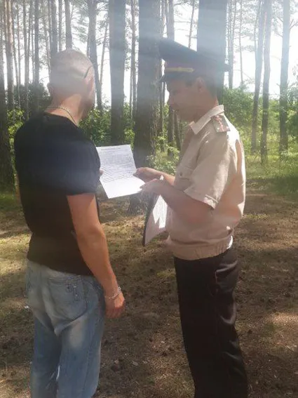 В Нетішині співробітники ДСНС проінформували населення щодо безпечної поведінки в лісі — фото 1