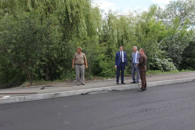 У місті продовжуються ремонтні роботи доріг — фото 3