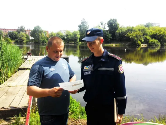 В Красилівському районі рятувальники продовжують інформувати населення щодо безпечного відпочинку біля річок — фото 1