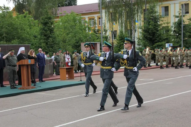 У Хмельницькому близько 500 солдатів-прикордонників склали військову присягу — фото 11