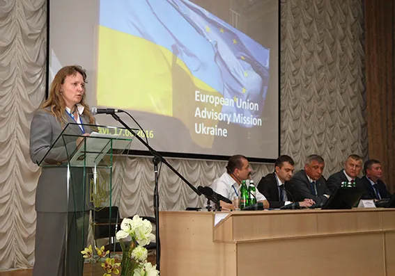 У Хмельницькому на семінарі обговорили питання взаємодії влади, правоохоронців та громадськості — фото 7