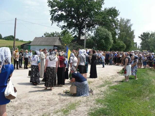 У зоні АТО загинув 41-річний прапорщик Ігор Хом'як. Ізяславщина попрощалась із загиблим Героєм — фото 11