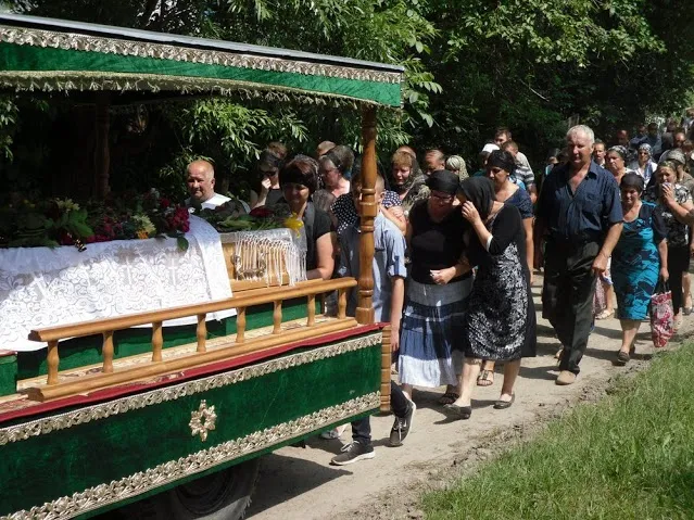 У зоні АТО загинув 41-річний прапорщик Ігор Хом'як. Ізяславщина попрощалась із загиблим Героєм — фото 3