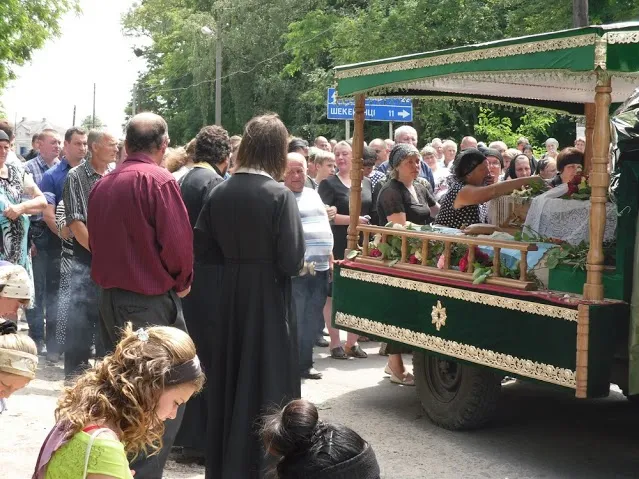У зоні АТО загинув 41-річний прапорщик Ігор Хом'як. Ізяславщина попрощалась із загиблим Героєм — фото 7