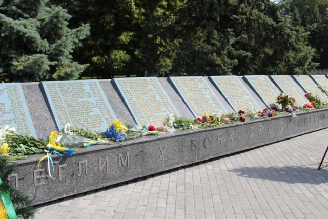 У Хмельницькому вшанували пам'яті жертв Війни в Україні — фото 10