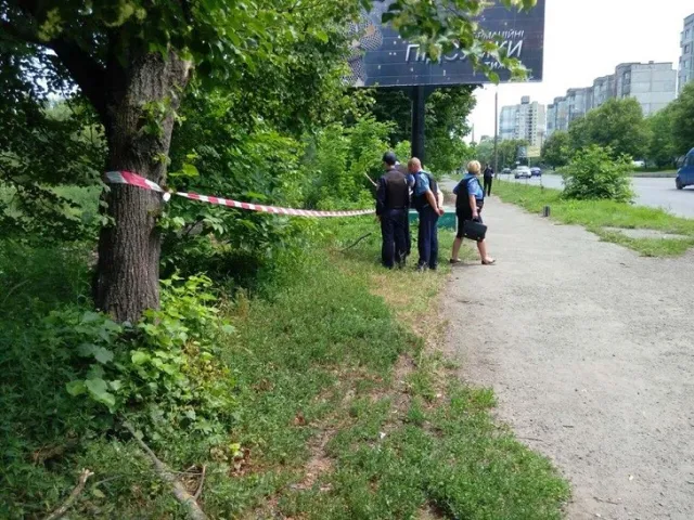 У Хмельницькому знайшли вибухівку біля одного із банків. Небезпечну знахідку знешкодили — фото 5