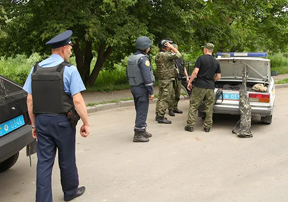 У Хмельницькому знайшли вибухівку біля одного із банків. Небезпечну знахідку знешкодили — фото 13