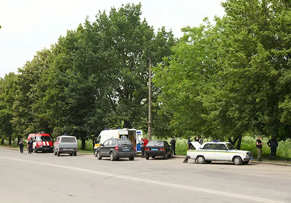 У Хмельницькому знайшли вибухівку біля одного із банків. Небезпечну знахідку знешкодили — фото 8