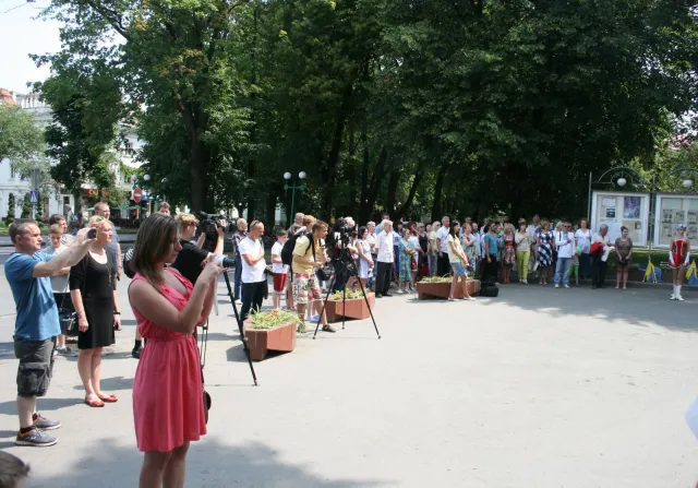 У Хмельницькому пройшло урочисте відкриття оновленого герба міста — фото 1