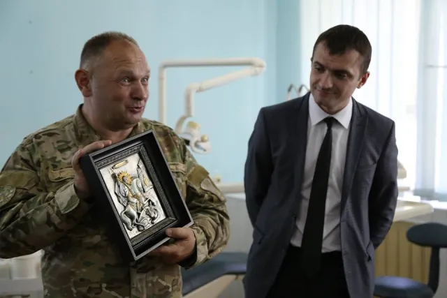 Міська рада передала військовому госпіталю сучасне стоматологічне обладнання — фото 3
