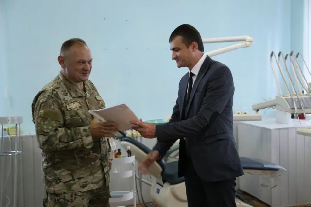 Міська рада передала військовому госпіталю сучасне стоматологічне обладнання — фото 5