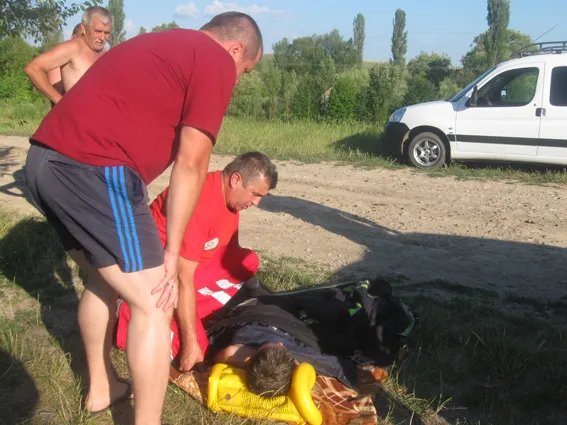В Старосинявському районі 8-річний хлопчик впав у водоскид — фото 1