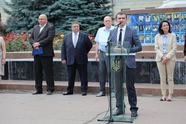 У Хмельницькому представили 20 екіпажів груп швидкого реагування патрульної поліції — фото 1