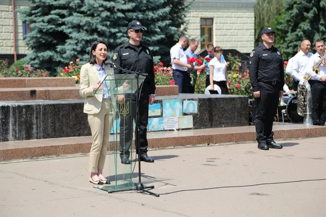 У Хмельницькому представили 20 екіпажів груп швидкого реагування патрульної поліції — фото 3