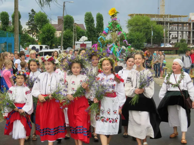 На міському пляжі весело та з народними обрядами провели Купальську ніч — фото 2