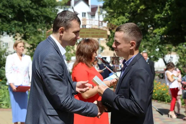 Випускники Хмельницького інституту соціальних технологій університету «Україна» отримали дипломи — фото 7