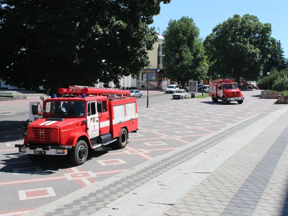 Хмельницькі рятувальники гасили «пожежу» в театрі Старицького — фото 1