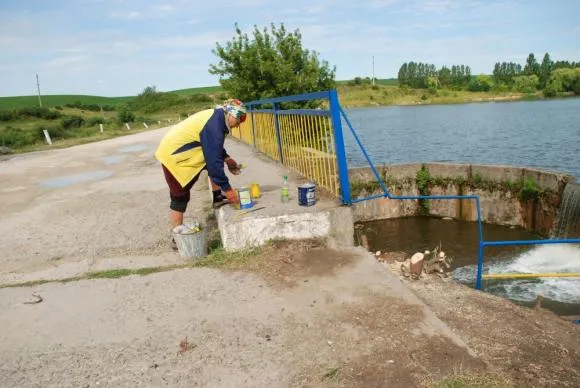 У Волочиському районі для літнього відпочинку облаштовано водоспад — фото 1