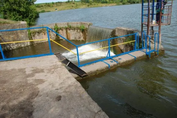 У Волочиському районі для літнього відпочинку облаштовано водоспад — фото 2