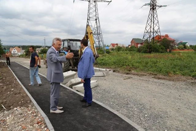 Олександр Симчишин продовжує особисто контролювати ремонтні роботи на дорогах — фото 16