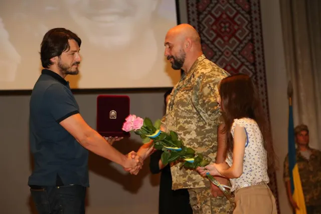 У Хмельницькому пройшла церемонія вручення нагород «Народний Герой України» — фото 15